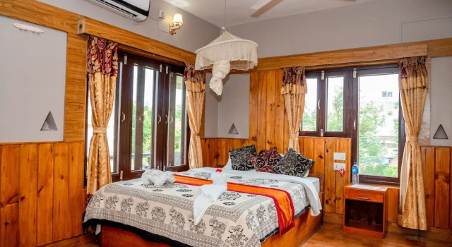 Двухместный номер Standard с балконом и с видом на сад Hotel Riverside with Swimming pool