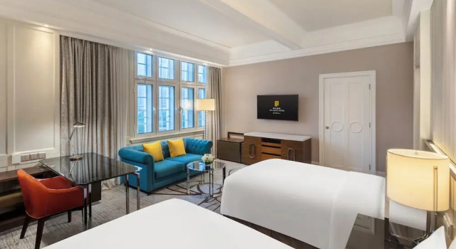 Номер Cathay Premier Deluxe Jin Jiang Hotel