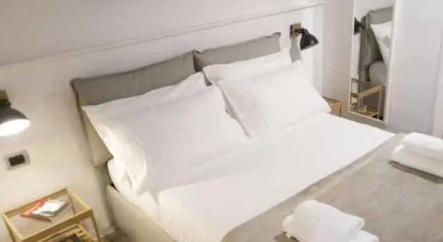 Bed Napoli, Забронировать Отель Неаполь - исторический центр Неаполь, рядом с Церковь Пио Монте делла Мизерикордия