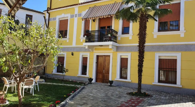 Villa Palma Center, Book Villa Sommerhuse i Berat, Hytte