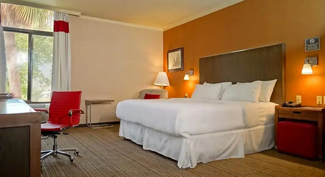 Двухместный люкс c 1 комнатой Four Points by Sheraton Saltillo