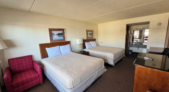 Четырёхместный номер Standard Quality Inn Odessa near University