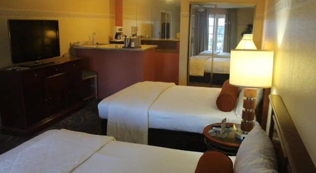 Трёхместный номер Standard Shalimar Hotel of Las Vegas