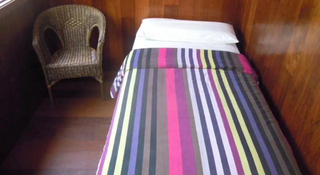 Кровать в общем номере Albergue O Durmiñento