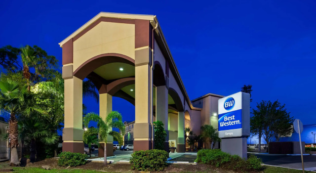 Четырёхместный люкс c 1 комнатой Best Western Tampa