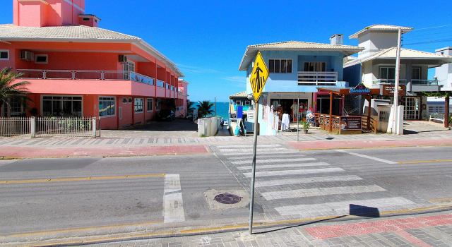 1056 - Apartamento para locação na praia de Bombinhas