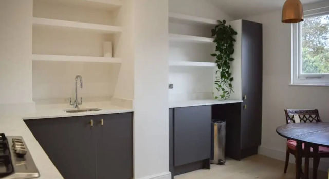Newly Decorated Contemporary 2 Bedroom Flat