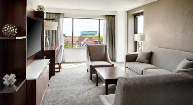 Люкс Executive Marriott East Lansing at University Place