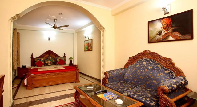 Номер Deluxe Indira International Inn