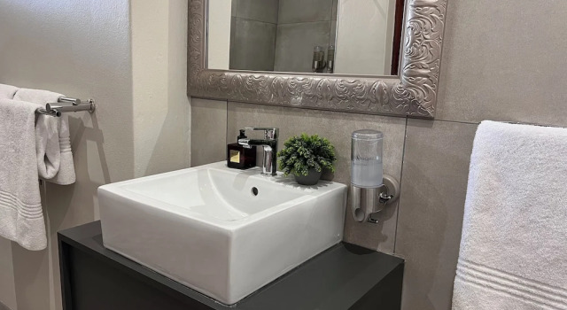 Двухместный номер Luxury с видом на озеро One O Eight Boutique Hotel