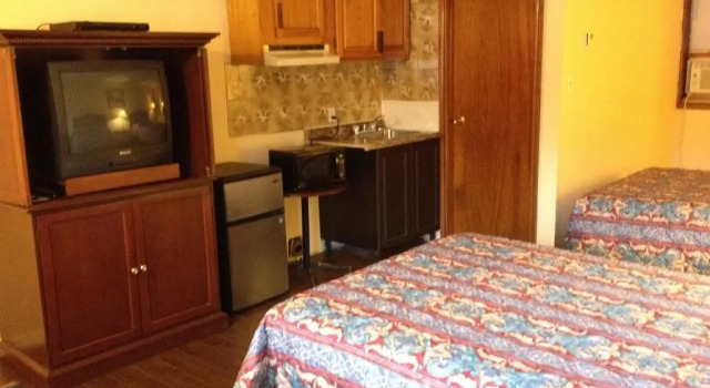 Четырёхместный номер Standard Cedar Springs Motel