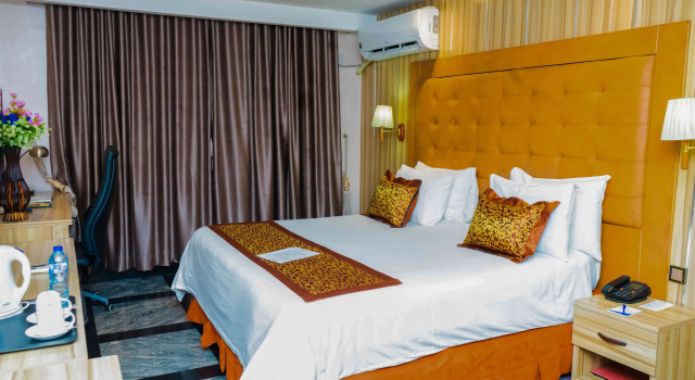 Четырёхместный люкс Presidential с 2 комнатами Golden Tulip Hotel Port Harcourt -GTPH