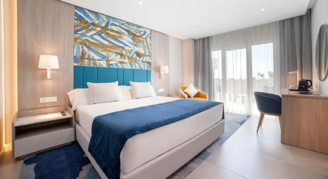 Двухместный номер Premium Deluxe с видом на бассейн Отель Alanda Marbella Hotel