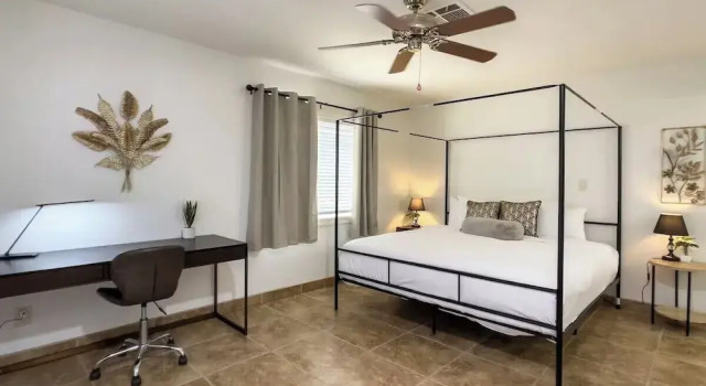 Номер Comfort Chandler oasis with pool & hot tub