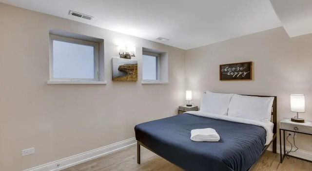 Cozy & Comfy 1bd In Historic Portage Park Bungalow by AllSet Turnover, Забронировать Отель Отели Иллинойс 3 звезды, 3*