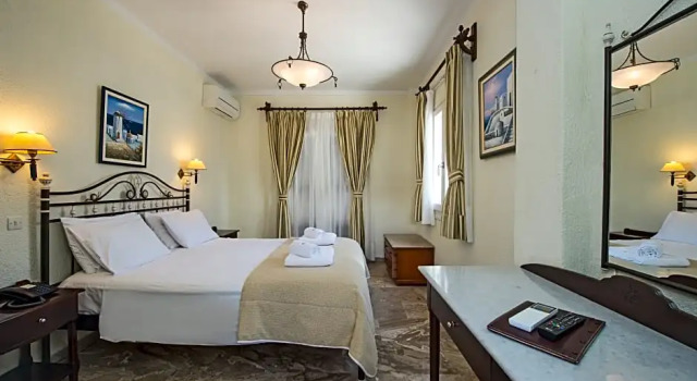 Трёхместный номер Standard с балконом и с видом на море Contaratos Beach Hotel