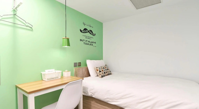 Кровать в общем номере (женский номер) Flyinn Hostel