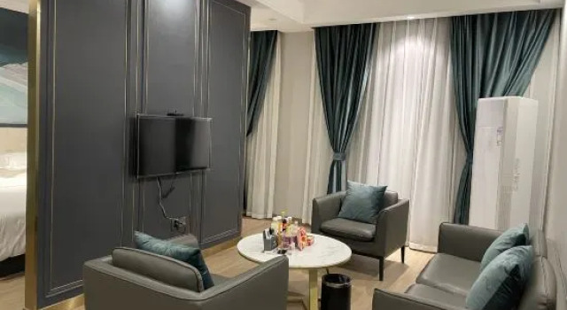 Люкс Business Qujing Blue Sea Light Luxury Hotel