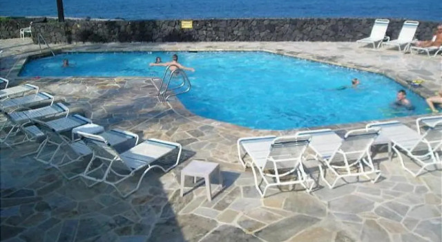 Sea Village 2nd floor Direct Oceanfront unit with extensive upgrades, Забронировать Отель Отели Каилуа-Кона с бассейном, Бассейн