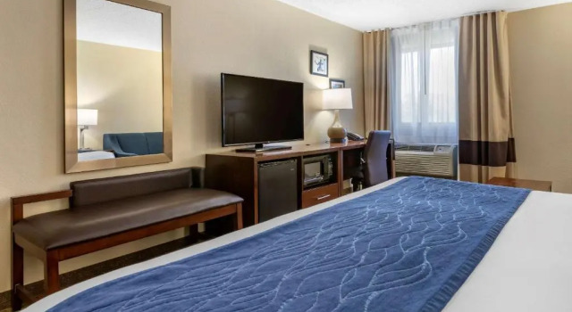Номер Standard Comfort Inn Near Greenfield Village