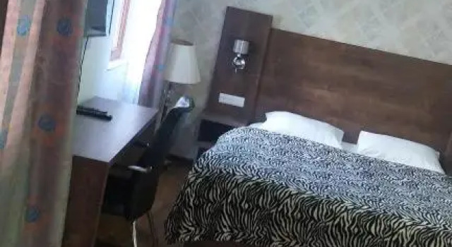 Two Lions Hotel, Забронировать Отель Недорогие отели Тбилиси, рядом с Кафедральный собор Св. Троицы, недорого