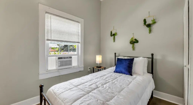 Апартаменты Standard Modern Apartments near Downtown Greensboro