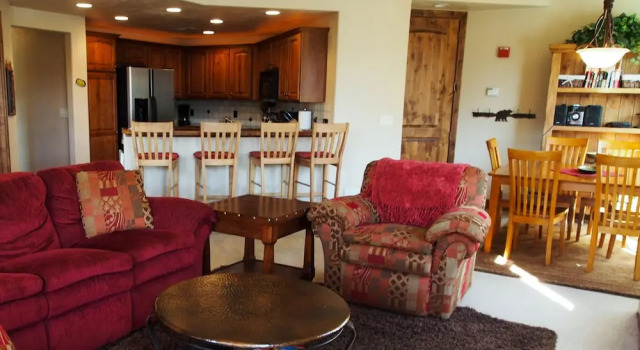 White Pines 3-Bedroom Fox Point at Redstone Village, Varaa Huoneistohotelli Park City 
