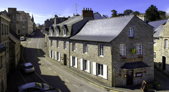 Logis Hôtel du Commerce, Réserver Hôtel Quintin 