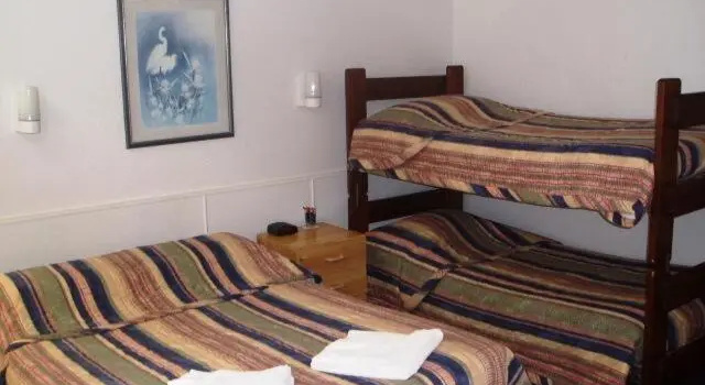 Четырёхместный семейный номер Standard Mayfield Motel