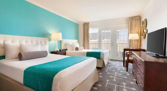 Четырёхместный номер Standard с частичным видом на океан Howard Johnson Plaza by Wyndham Ocean City Oceanfront