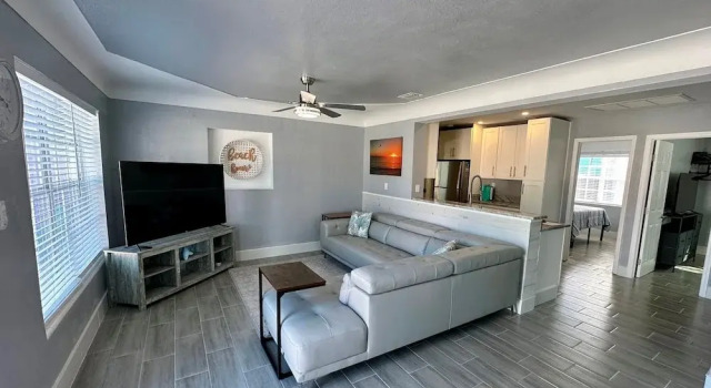 Lil Lavender House in Fort Myers Beach, Забронировать Отель Отели в центре Форт-Майерс-Бич, в центре