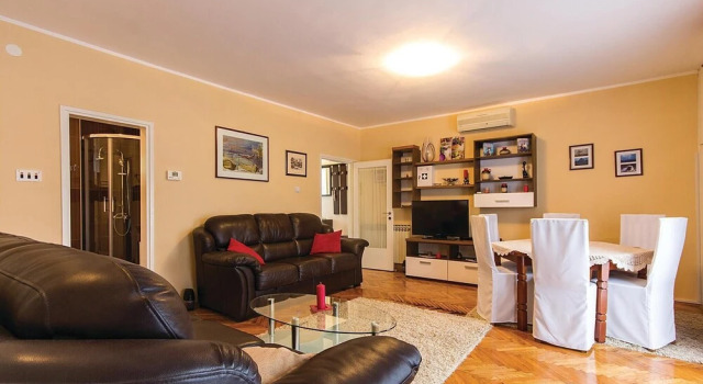 Amazing Home in Pjescana Uvala with Hot Tub, WiFi & 2 Bedrooms, Забронировать Отель Отели Пьешчана-Увала 3 звезды, 3*