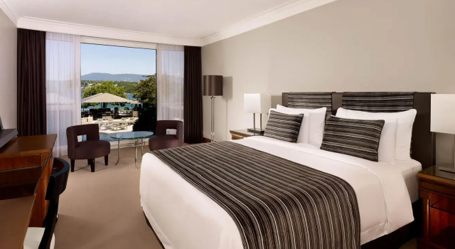 Номер Deluxe с видом на бассейн Hotel President Wilson, a Luxury Collection Hotel, Geneva