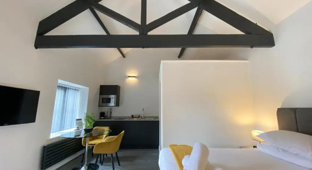 Deluxe Studio Crows Hotel