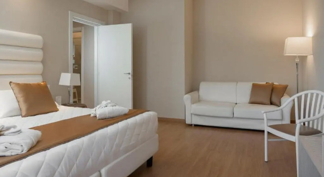 Трёхместный номер Standard Europa Grand Hotel