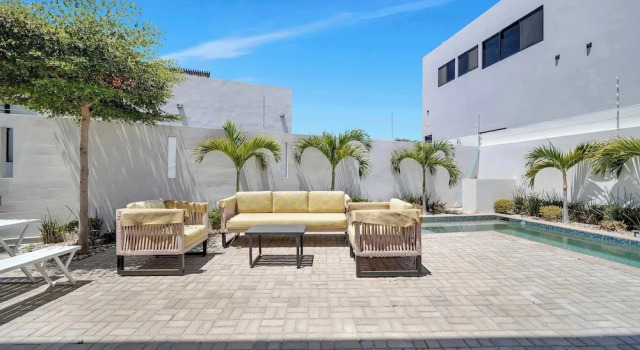 Stunning & Beautiful House With Private Pool
