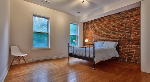 Gorgeous 3BR Right Downtown Montreal, Забронировать Отель Отели Монреаля 3 звезды, рядом с Place Dupuis, 3*