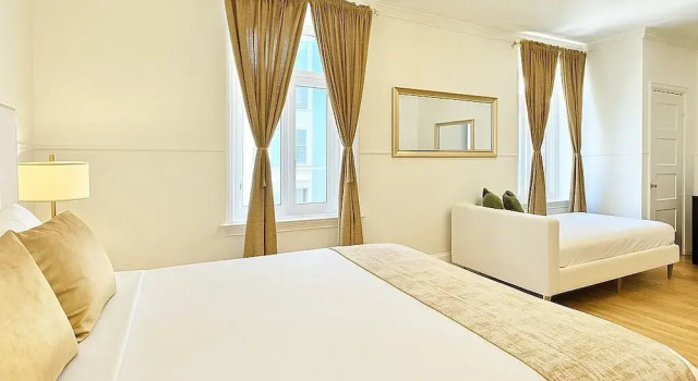 Номер Comfort Hotel Charles-Alexandre - Par Aneyro