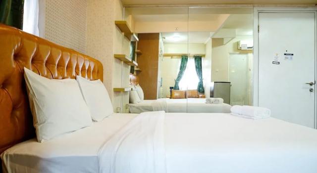 Furnished Studio with Comfortable Design Green Pramuka Apartment, Prenota Appartamento Cempaka Putih 