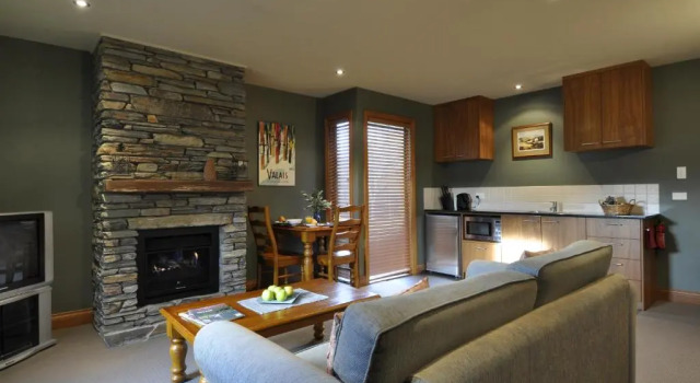 Апартаменты Lansdown Peaks Apartments