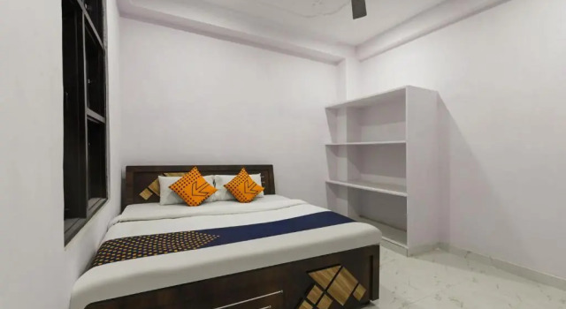 SPOT ON 74614 Hotel Radhika Palace, Забронировать Отель Отели штата Раджастхана с парковкой, Парковка