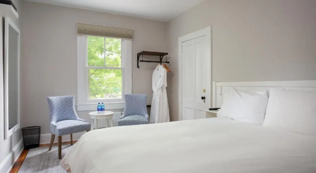 Двухместный люкс Lakehouse Inn