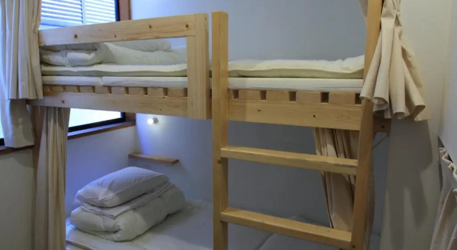 Кровать в общем номере (женский номер) plumhostel
