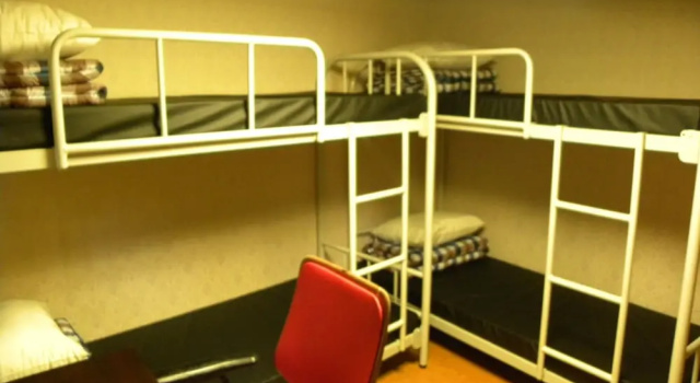 Кровать в общем номере Kame House