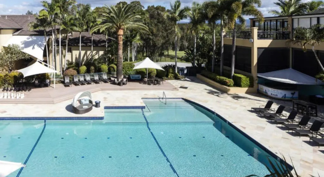 Двухместный номер Standard с видом на бассейн Mercure Gold Coast Resort