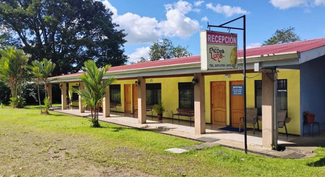 Cabinas Piedra Luna, Забронировать Отель Отели Агуас-Заркас с парковкой, Парковка