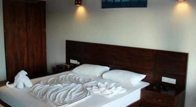 Hideaway Lodge