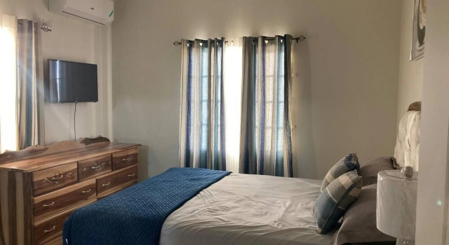 Sleeps 4 With Free Parking, 15-min to Beach, Забронировать Отель Отели Ocho Rios Coast 3 звезды, 3*