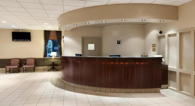 Emerald Hotel & Suites, Book Hotel Calgary Calgary Region