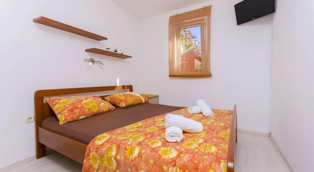 House With one Bedroom in Stari Grad, With Enclosed Garden and Wifi -